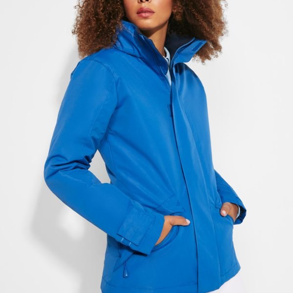Parka acolchada entallada impermeable. Parka Europa Woman